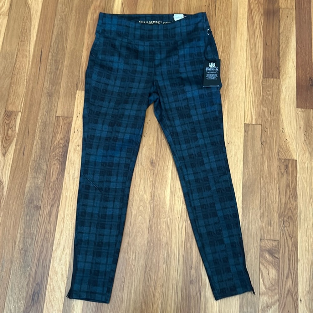 Rock & Republic Stretch R Pull on slimming Leggings Black Watch Tartan NWT!! M